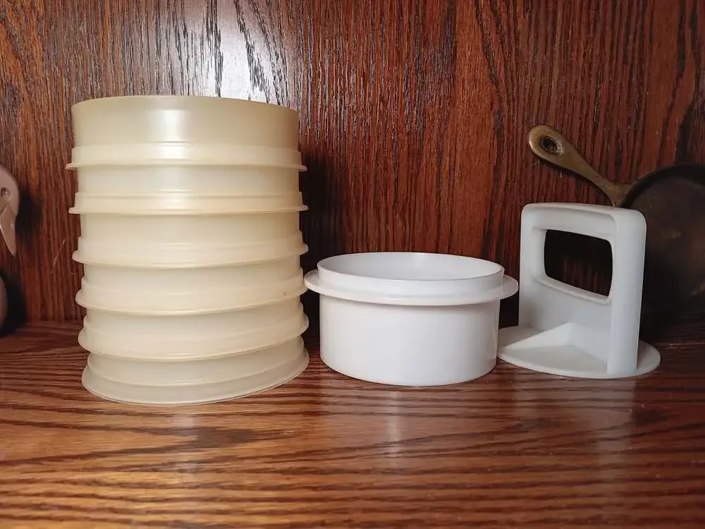 Vintage Tupperware Hamburger Patty Keepers 4